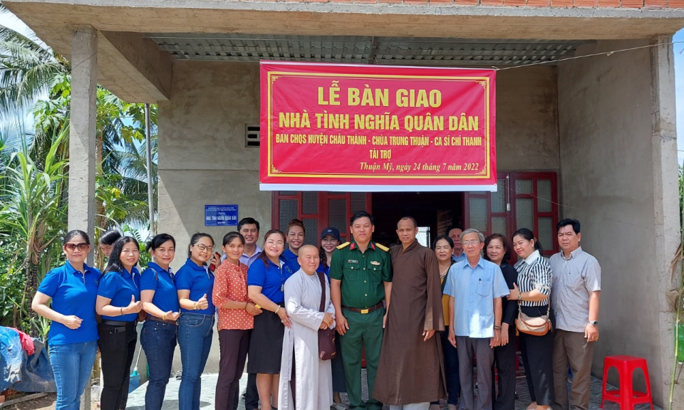 Huyện Châu Thành tặng nhà tình nghĩa quân, dân cho hộ nghèo xã Thuận Mỹ