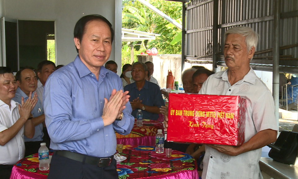 Lãnh đạo MTTQ Việt Nam thăm gia đình chính sách trên địa bàn tỉnh
