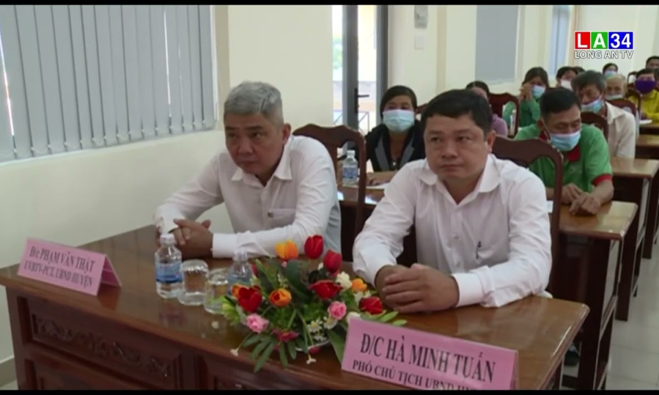 Lãnh đạo UBND tỉnh tặng quà gia đình chính sách tại Châu Thành