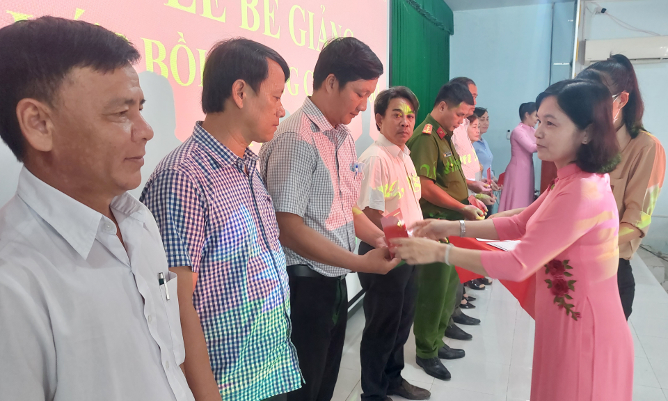 Tân Hưng bế giảng lớp Bồi dưỡng cấp ủy cơ sở năm 2022