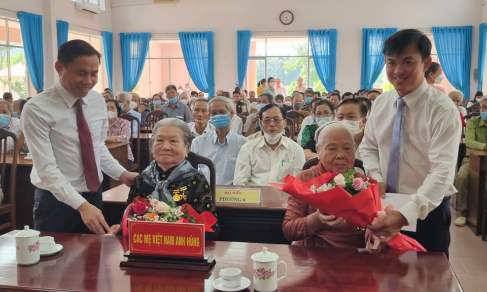 Thành phố Tân An họp mặt Ngày Thương binh Liệt sĩ 27/7