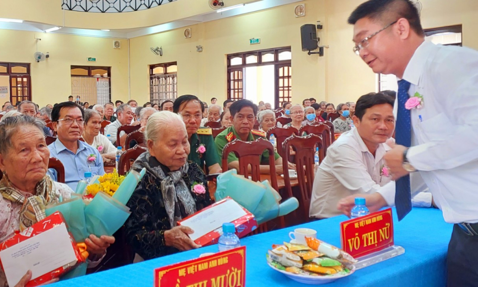 Tân Trụ kỷ niệm 75 năm Ngày Thương binh Liệt sĩ