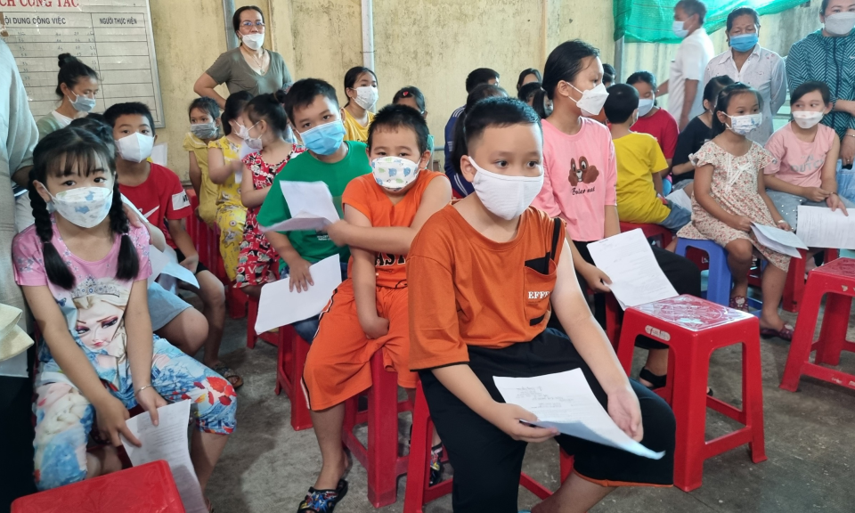 Thành phố Tân An tiếp tục tổ chức tiêm vắc- xin phòng COVID-19 cho trẻ từ 5 đến 11 tuổi 