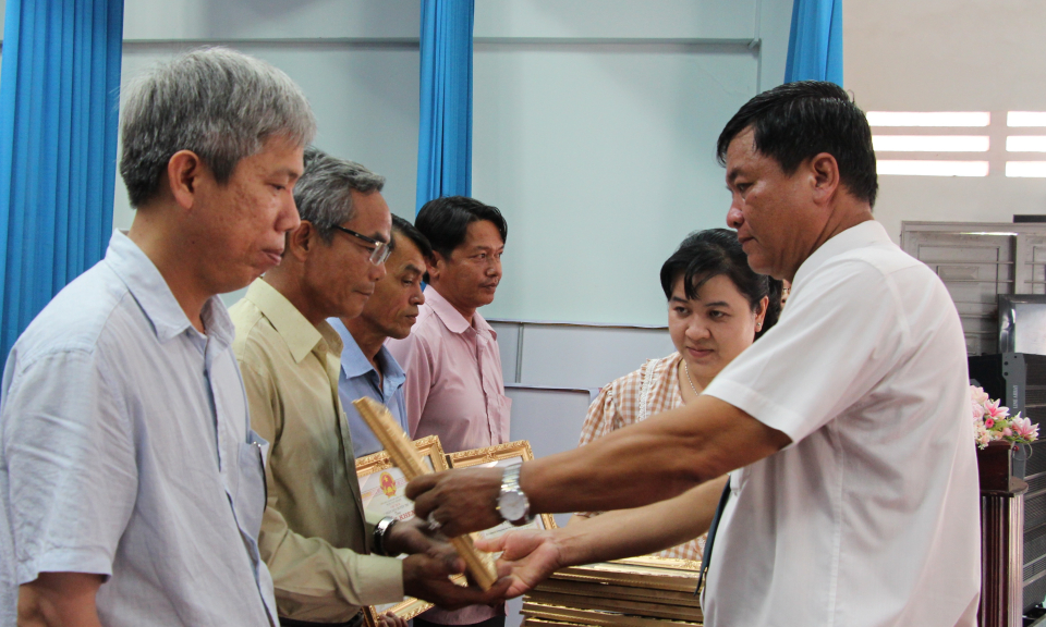 Thủ Thừa tổng kết phong trào nông dân sản xuất kinh doanh giỏi giai đoạn 2017-2022