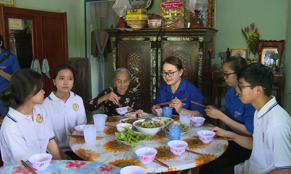 Tháng 7, ấm áp bữa cơm cùng Mẹ Việt Nam Anh hùng