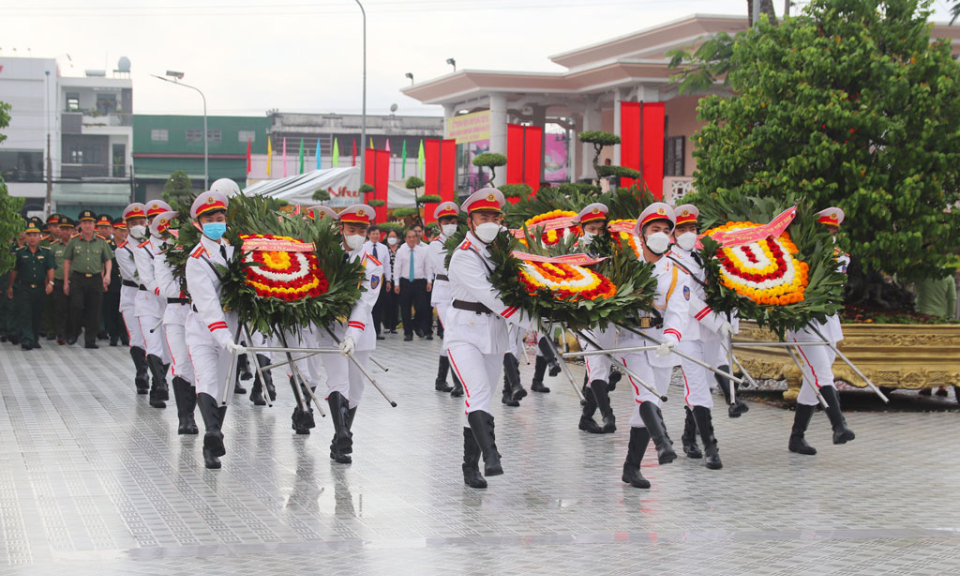 Long An viếng Nghĩa trang liệt sĩ tỉnh nhân Kỷ niệm 75 năm Ngày Thương binh - Liệt sĩ