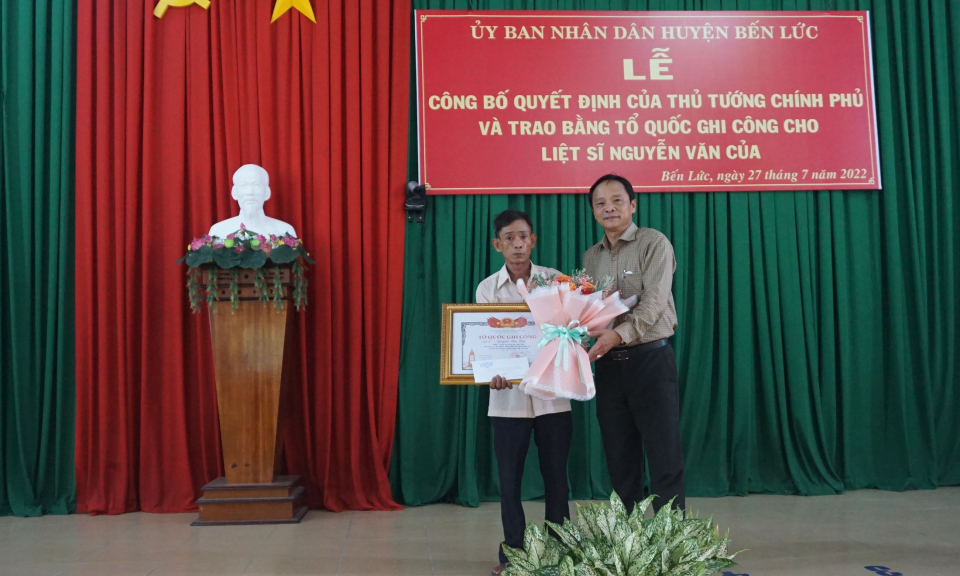 Bến Lức trao Bằng Tổ quốc ghi công cho liệt sĩ  Nguyễn Văn Của