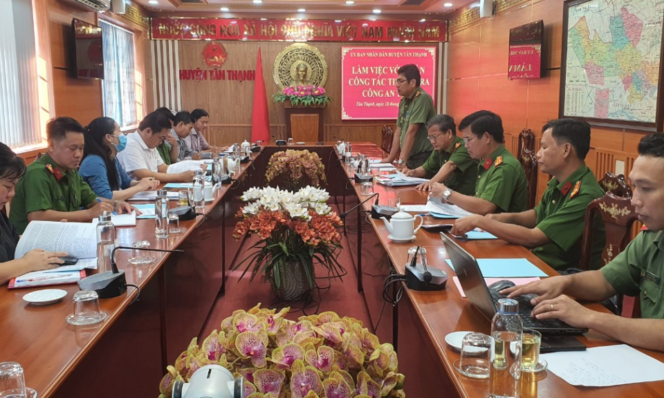 Tân Thạnh: Công an tỉnh làm việc về việc chấp hành pháp luật