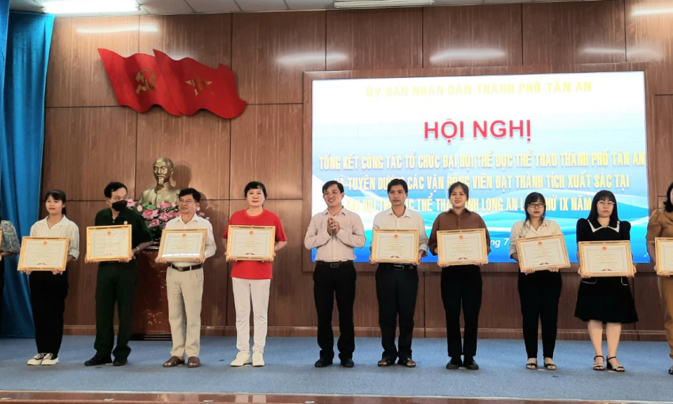 Thành phố Tân An tuyên dương vận động viên đạt thành tích tại Đại hội TDTT tỉnh 