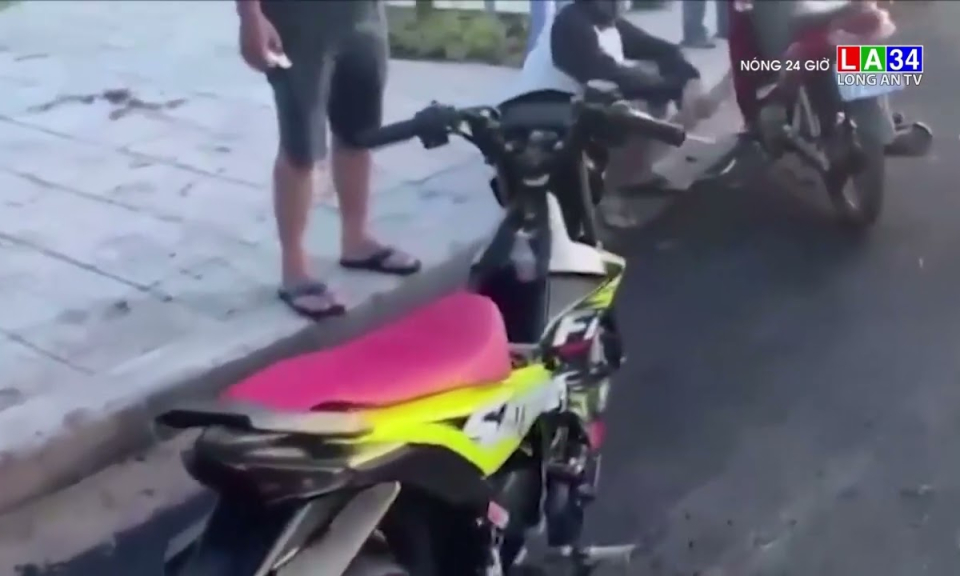Hàng trăm "quái xế" tụ tập đua xe trái phép bị cảnh sát Tiền Giang bao vây