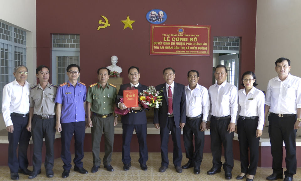 Bổ nhiệm chức vụ Phó Chánh án TAND thị xã Kiến Tường
