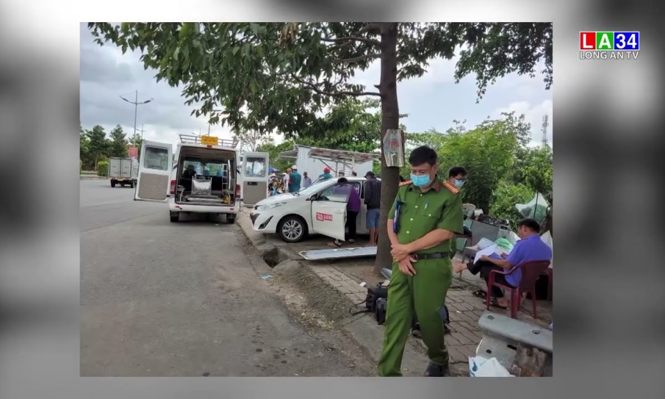 Phát hiện tài xế tử vong trong xe taxi đậu bên lề đường