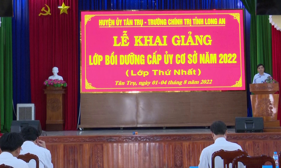 Tân Trụ cập nhật kiến thức cho cấp ủy cơ sở năm 2022