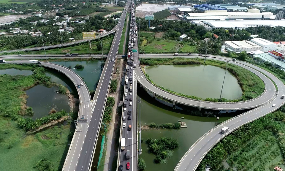 Long An kiến nghị đầu tư thêm 4 làn xe cao tốc Thành phố Hồ Chí Minh – Trung Lương