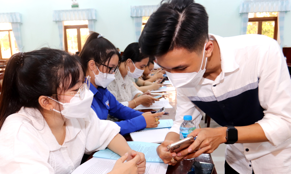 Cần Đước tập huấn quản lí, sử dụng ứng dụng phần mềm xử lý vi phạm về trật tự xây dựng 