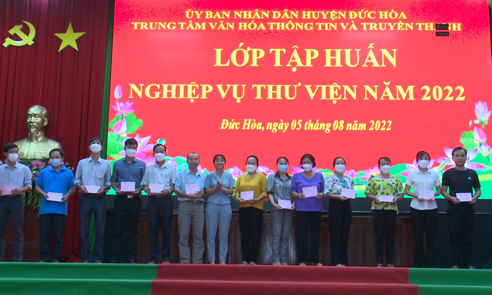 Đức Hòa tập huấn nghiệp vụ Thư viện 