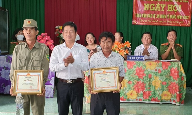 Thị trấn Tân Thạnh tổ chức ngày hội toàn dân bảo vệ an ninh tổ quốc năm 2022