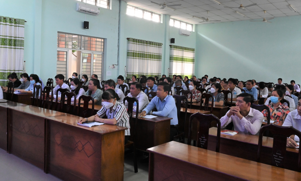 Bến Lức khai giảng lớp bồi dưỡng cấp ủy cơ sở