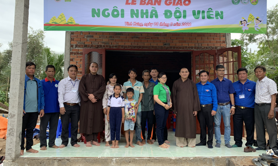Vĩnh Hưng: Lễ Bàn giao nhà cho đội viên có hoàn cảnh khó khăn