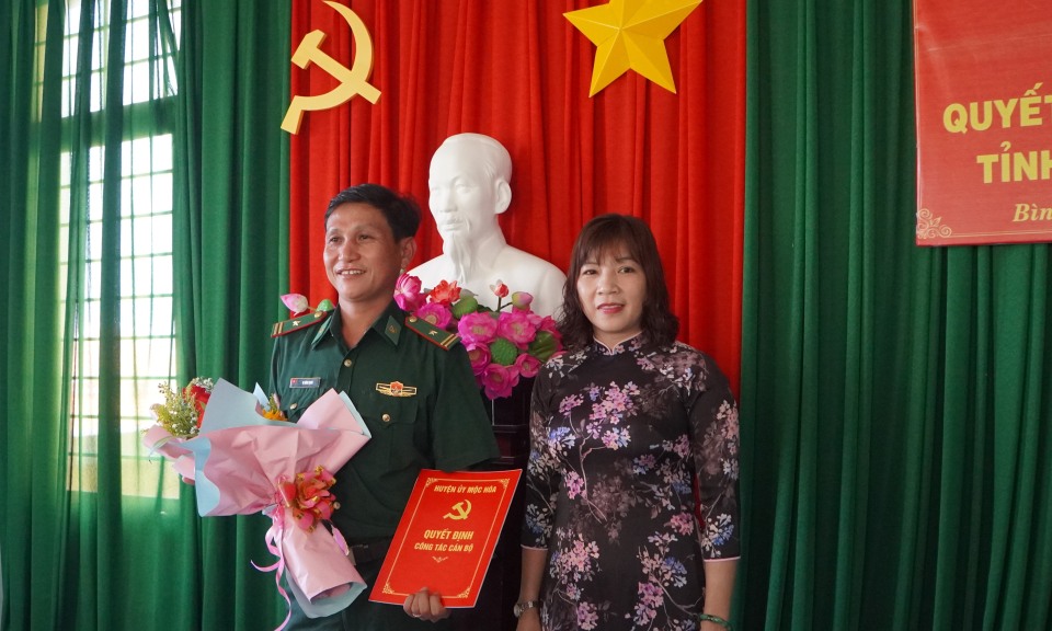 Mộc Hóa công bố Quyết định của Ban thường vụ Tỉnh ủy về công tác cán bộ