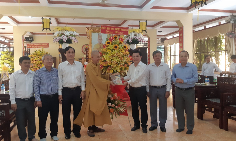 Lãnh đạo Tỉnh ủy thăm, chúc mừng Ban Trị sự Giáo hội Phật giáo VN tỉnh nhân Lễ Vu Lan