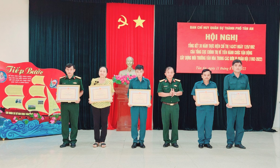 Thành phố Tân An tổng kết cuộc vận động Xây dựng môi trường văn hóa trong các đơn vị Quân đội