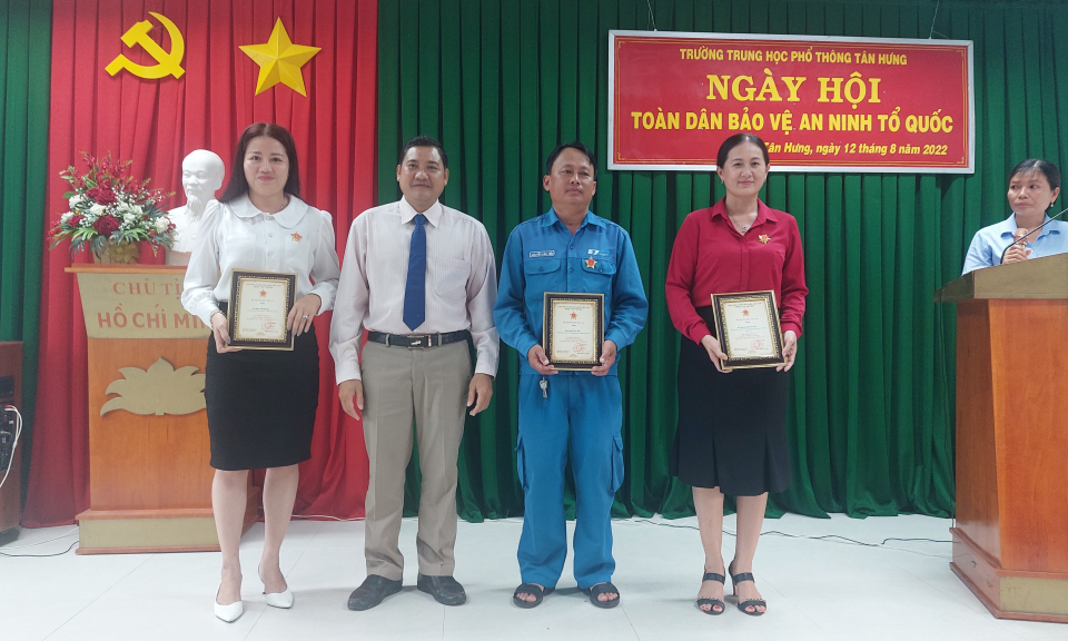 Tân Hưng tổ chức ngày hội Toàn dân bảo vệ an ninh Tổ quốc năm 2022