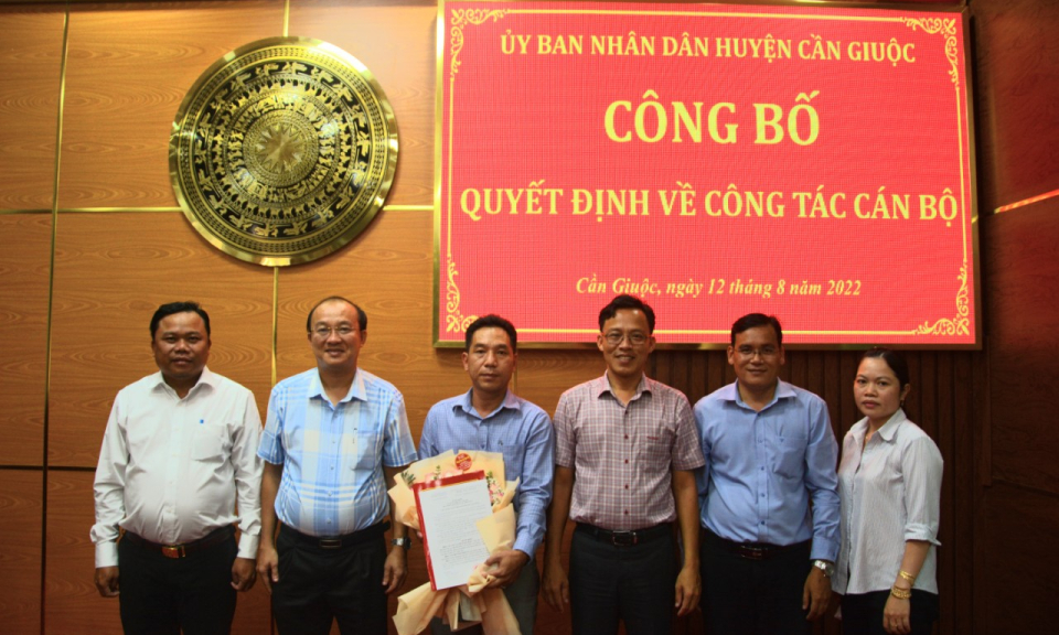 Cần Giuộc bổ nhiệm Phó Giám đốc Ban Quản lý dự án Đầu tư xây dựng