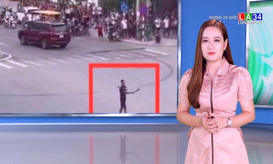Cả trăm người "nín thở" theo công an vây bắt kẻ nghi ngáo đá "múa song đao"