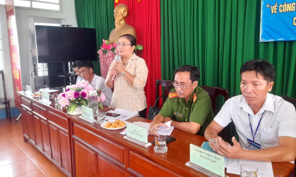 Hội LHPN huyện Tân Thạnh tiếp xúc đối thoại với cán bộ, hội viên