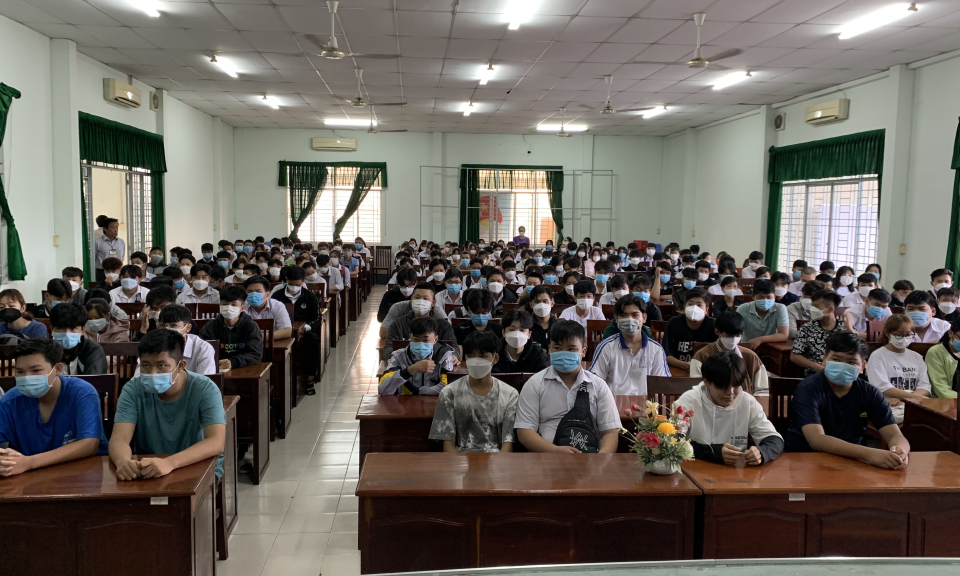 Bến Lức:Trường Trung cấp Kinh tế - Kỹ thuật Long An đón nhận 338 học sinh hệ trung cấp chính quy