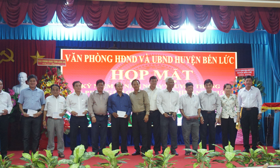 Bến Lức: Họp mặt Kỷ niệm 77 năm Ngành truyền thống Văn phòng hành chính Nhà Nước (28/8/1945-28/8/2022)