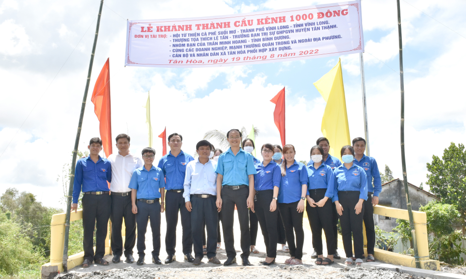 Tân Thạnh: Khánh thành cầu giao thông nông thôn chào mừng Đại hội Đoàn