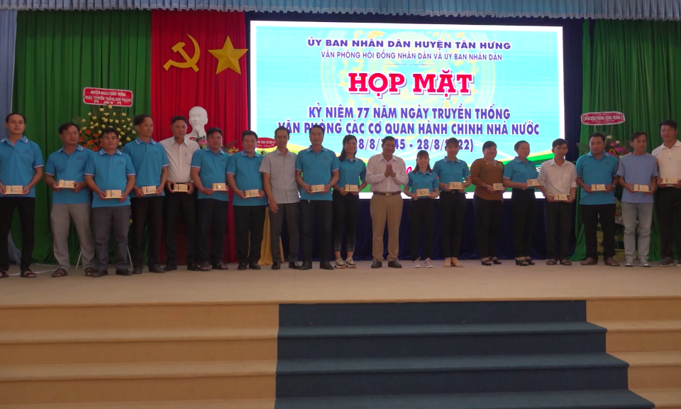 Tân Hưng họp mặt ngày truyền thống Văn phòng