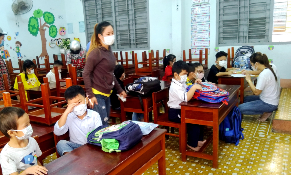 Cần Đước thực hiện Ngày toàn dân đưa trẻ đến trường