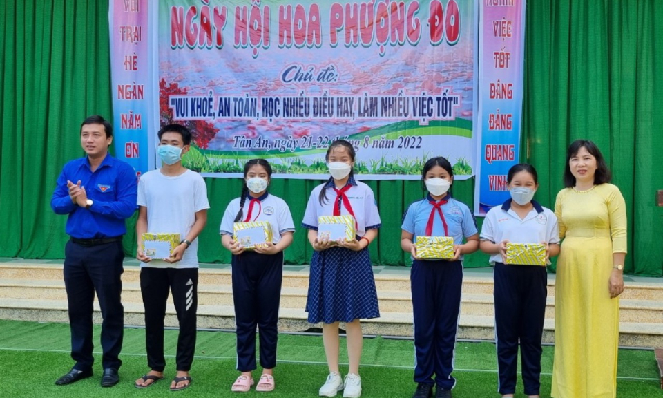 Thành phố Tân An khai mạc ngày hội Hoa phượng đỏ năm 2022