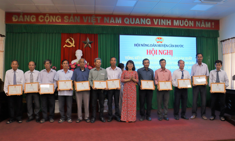 Cần Đước tổng kết phong trào nông dân sản xuất, kinh doanh giỏi giai đoạn 2017-2022