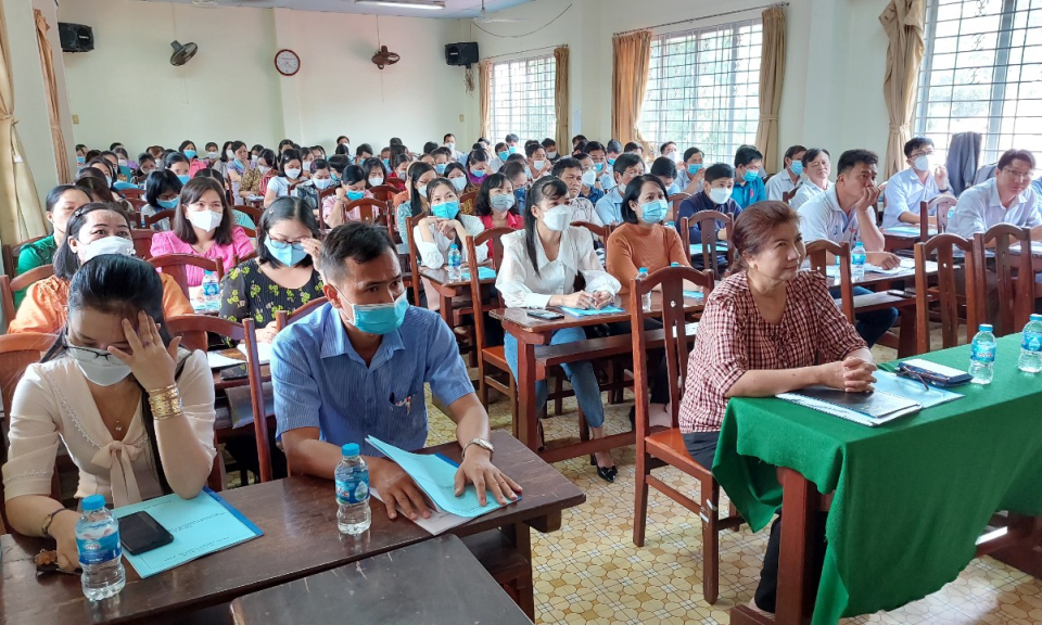Huyện Châu Thành tập huán kiến thức phòng chống HIV/AIDS cho giáo viên 