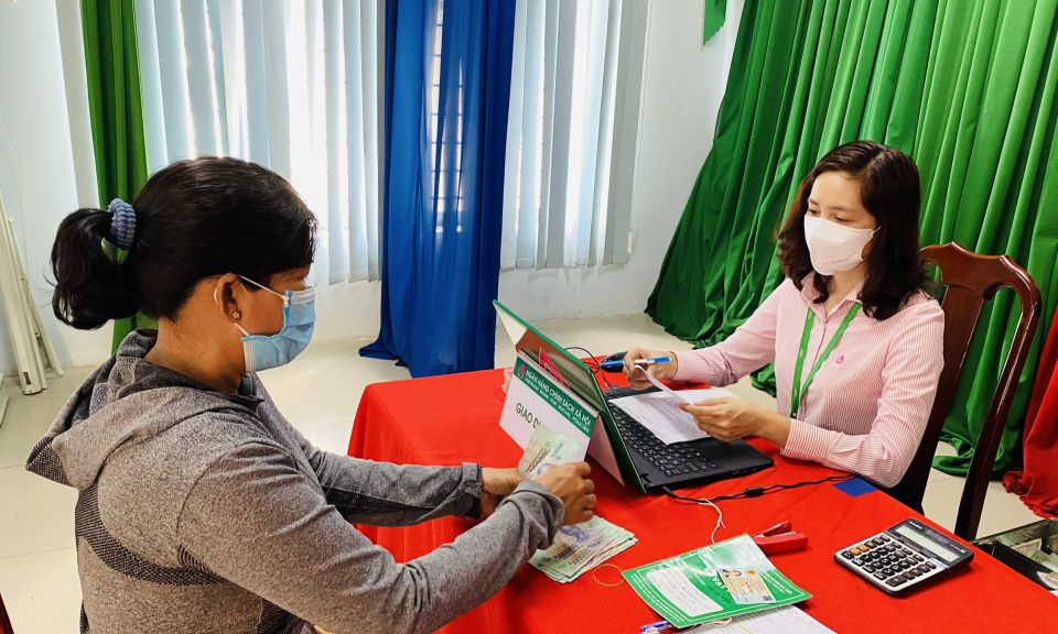 Ngân hàng Chính sách xã hội Đức Hòa đồng hành cùng học sinh, sinh viên đến trường