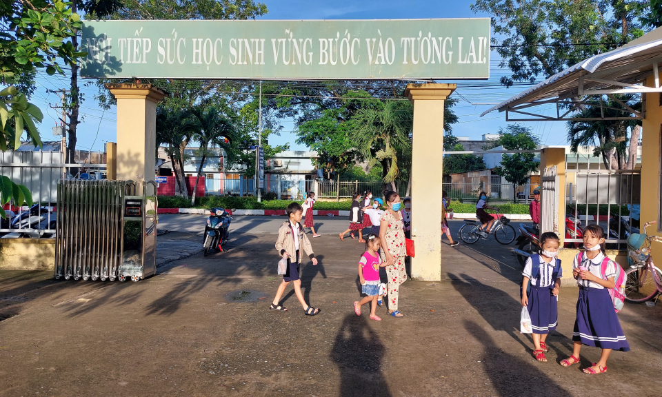Tân Hưng hơn 9 ngàn học sinh tựu trường năm học 2022-2023