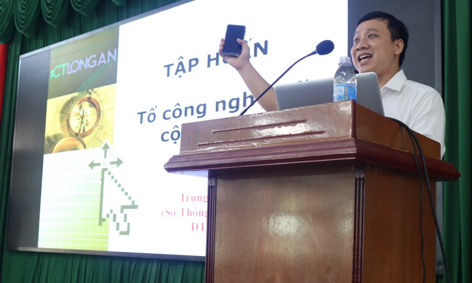 Bến Lức tập huấn, phổ cập kỹ năng số cộng đồng năm 2022