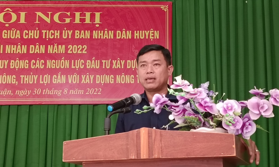 Chủ tịch UBND huyện Thủ Thừa đối thoại với Nhân dân về xây dựng hạ tầng giao thông, thủy lợi
