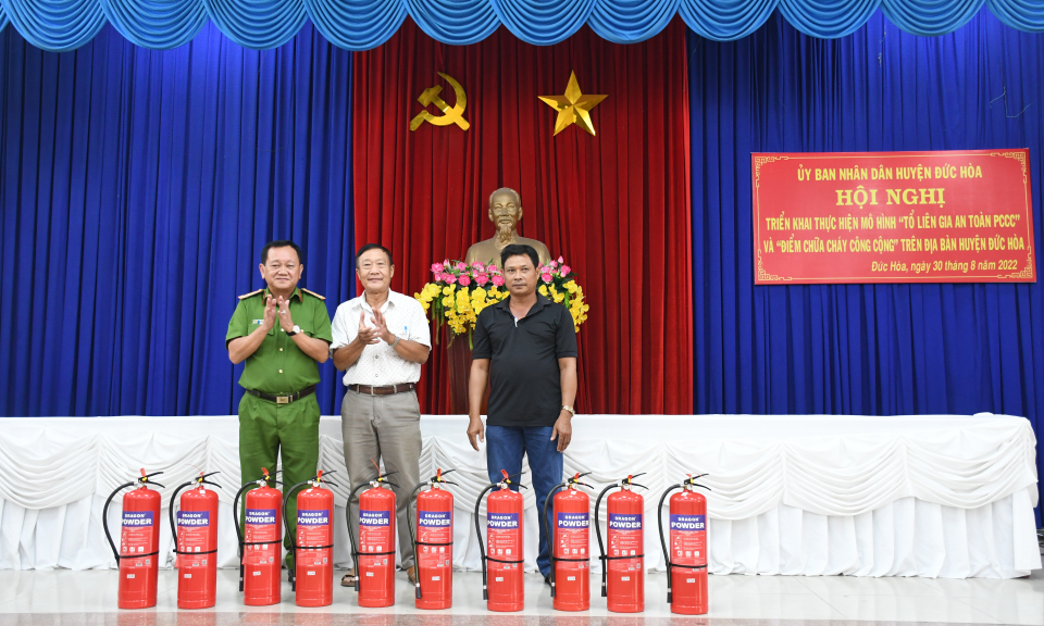 Đức Hòa triển khai mô hình “Tổ liên gia an toàn PCCC” và “Điểm chữa cháy công cộng”