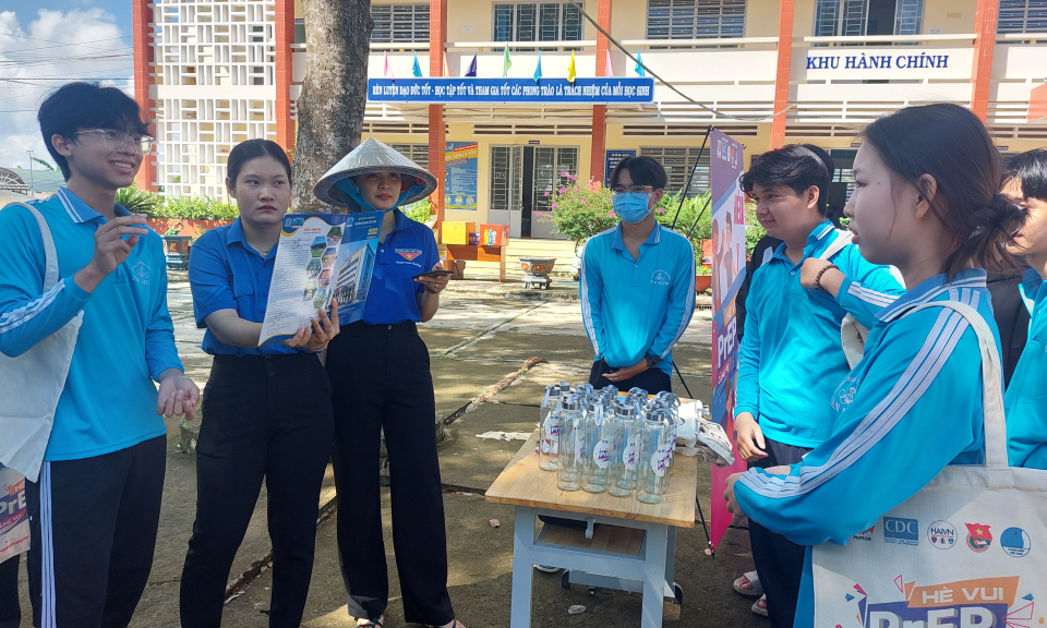  Tân Hưng tuyên truyền giáo dục giới tính, phòng chống HIV trong trường học