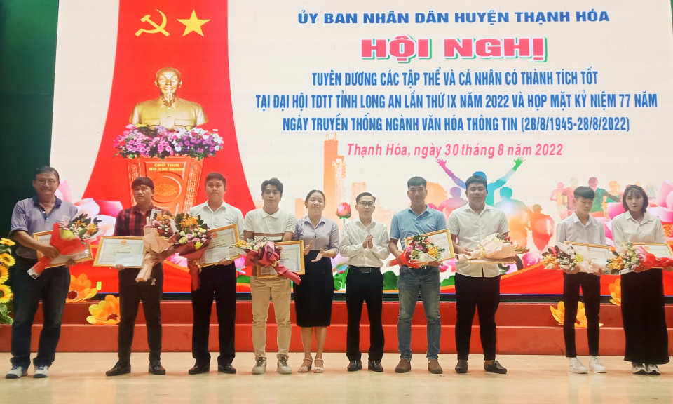 Thạnh Hóa tuyên dương tập thể, cá nhân đạt thành tích trong Đại hội Thể dục thể thao