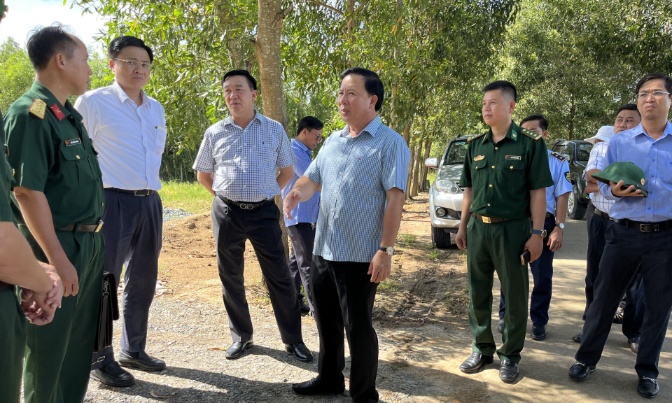 Chủ tịch UBND tỉnh kiểm tra công tác chống buôn lậu, gian lận thương mại và hàng giả tuyến biên giới