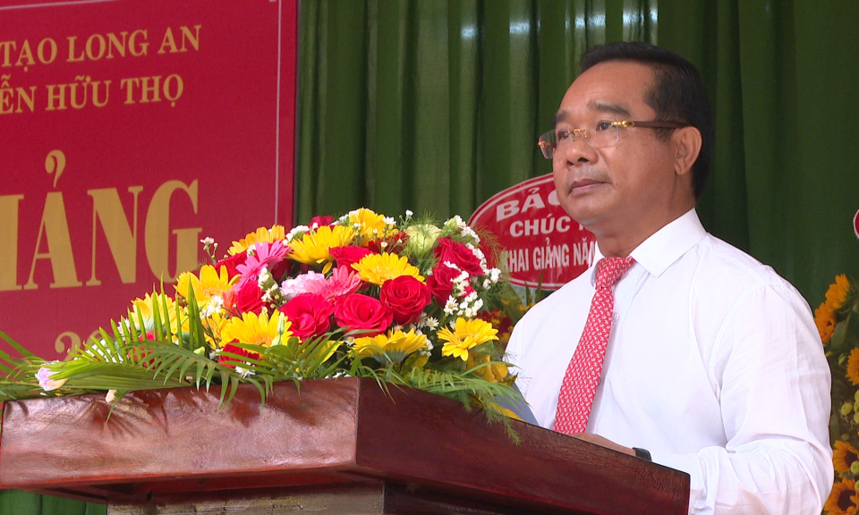 Bí thư Tỉnh ủy dự Lễ khai giảng năm học mới tại Trường THPT Nguyễn Hữu Thọ, huyện Bến Lức