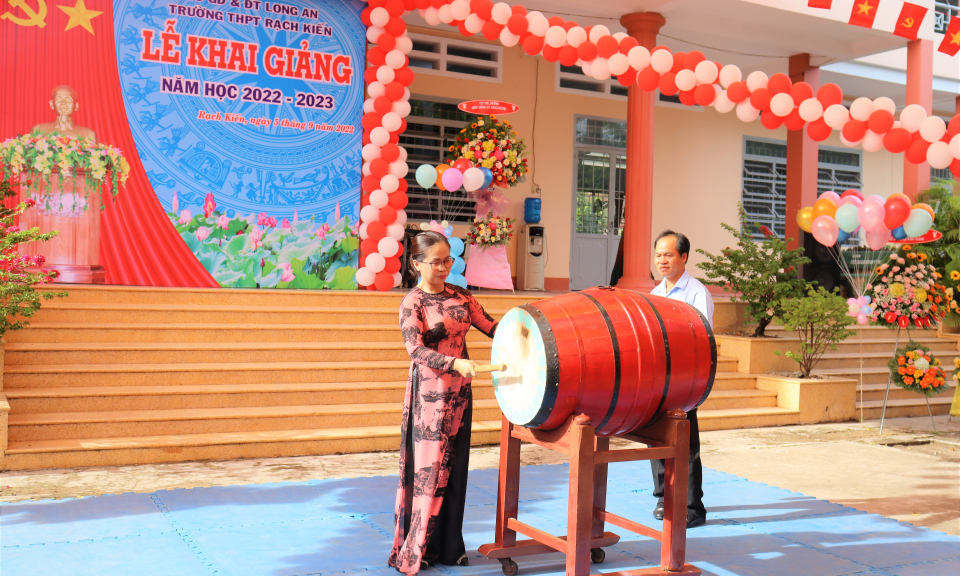 Khai giảng năm học mới tại Cần Đước