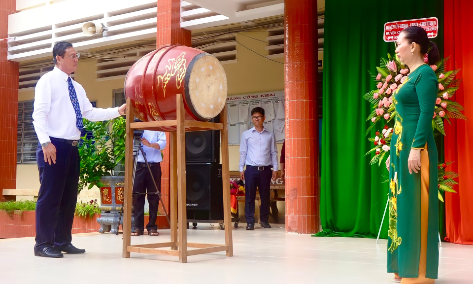 Tân Hưng  các điểm trường đồng loạt khai giảng năm học mới 2022-2023