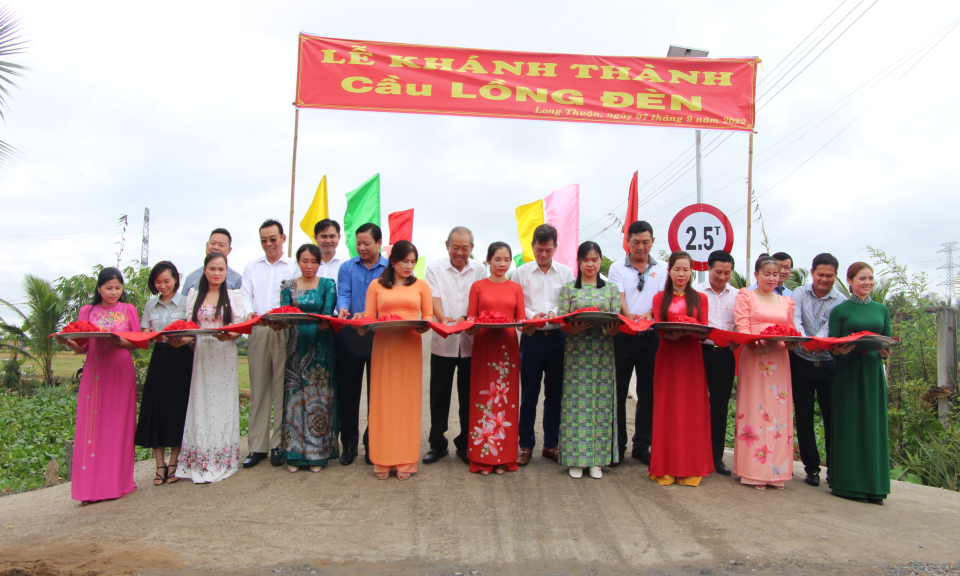 Nguyên Phó Thủ tướng Trương Hòa Bình dự khánh thành cầu nông thôn, huyện Thủ Thừa